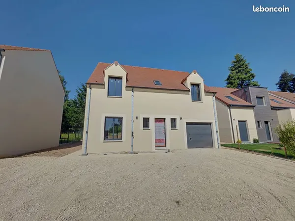 Maison toute neuve dans un bel environnement calme