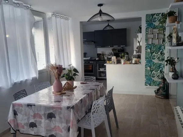 Maison 4 pièces avec cour et jardin partagés - 94 m²