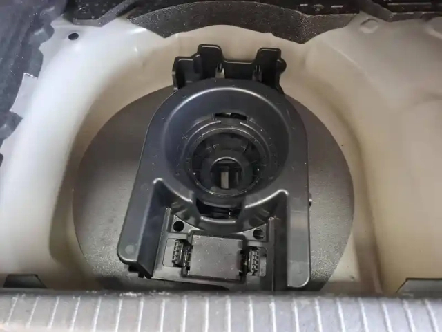 Peugeot 208 puretech 100 s&amp;s bvm6 — photo 17
