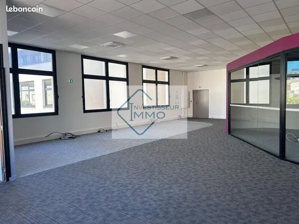 Bureau 311 m²