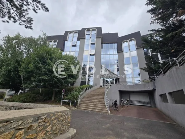 Bureau 134 m²