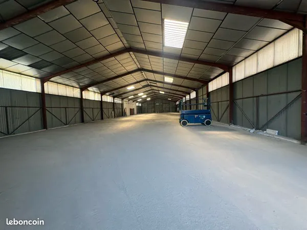 Local 850m2 + terrain 2000m2