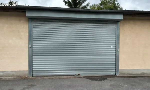 Grand garage quartier Hermès