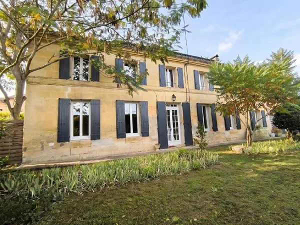 Maison 8 pièces 338 m²
