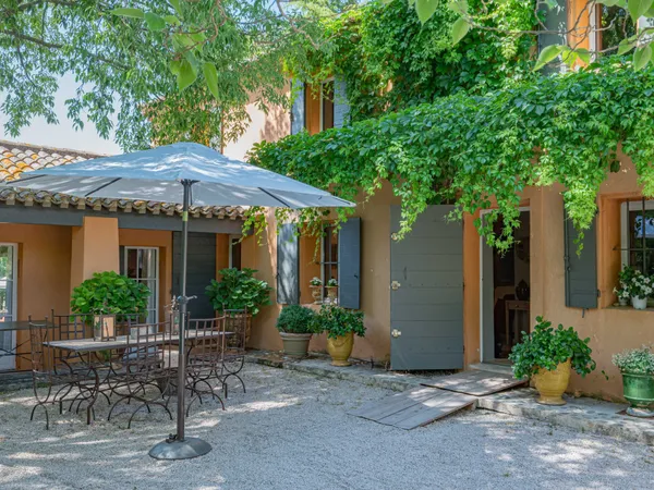 À VENDRE Aix-en-Provence Propriété de charme au coeur de la nature