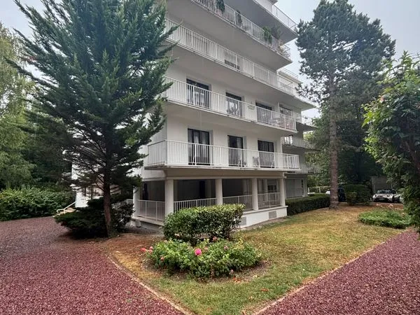 Apt de type 4 avec terrasse et parkings amiens sud