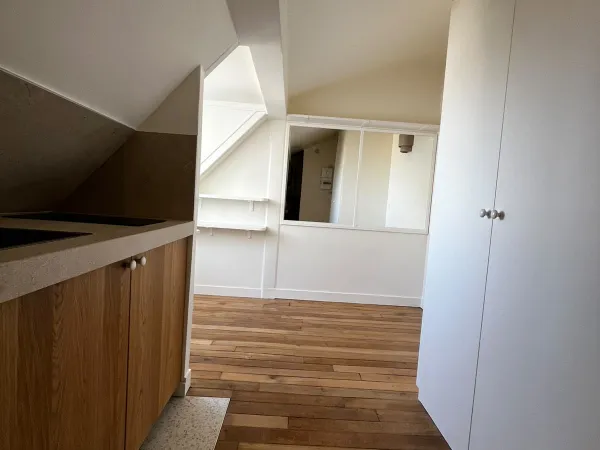 Location Meublée Chambre de service - Paris 75007