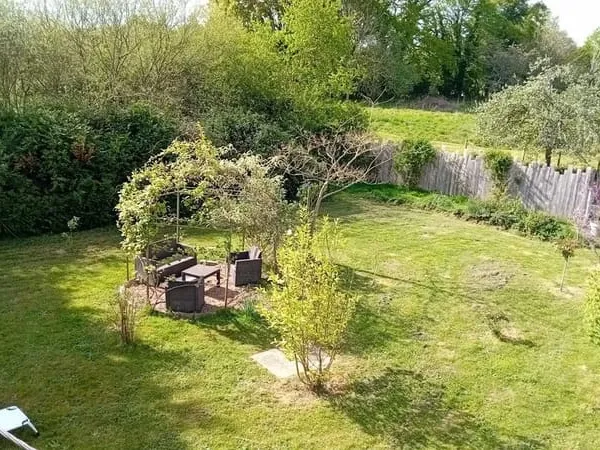Perche sarthois : longère + dépendances sur 1 ha piscinable