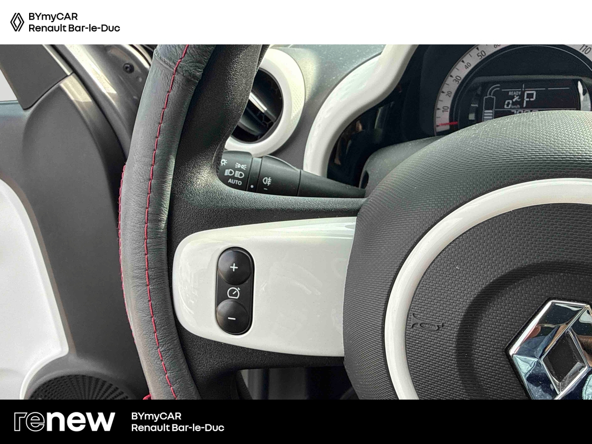 Renault Twingo III E-Tech — photo 18