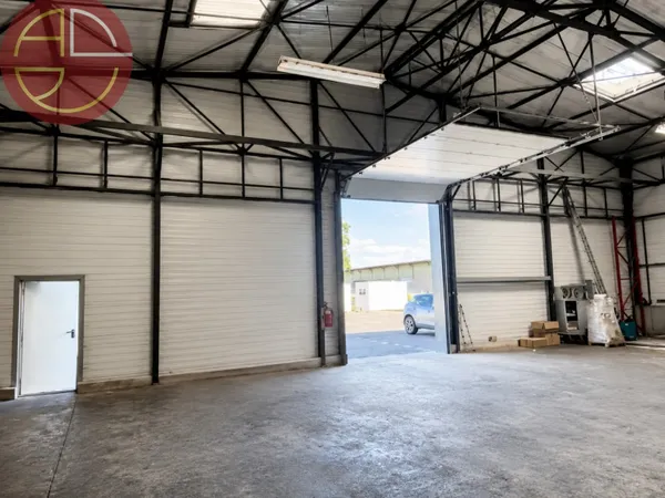 Entrepôt 342 m²