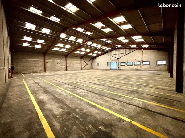 Depot industriel grande capacité Jouet sur l'Aubois