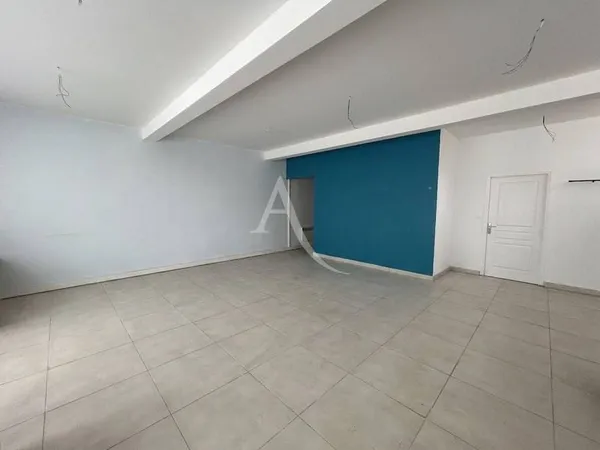 Local commercial 1 pièce 72 m²