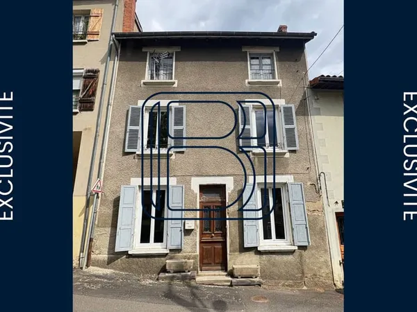 MAISON AVEC COUR D INTERIEUR A FORT POTENTIEL