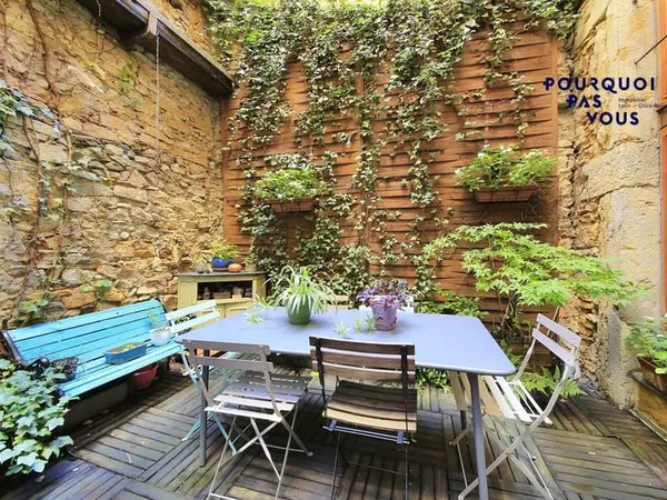 Rare : T8 avec patio