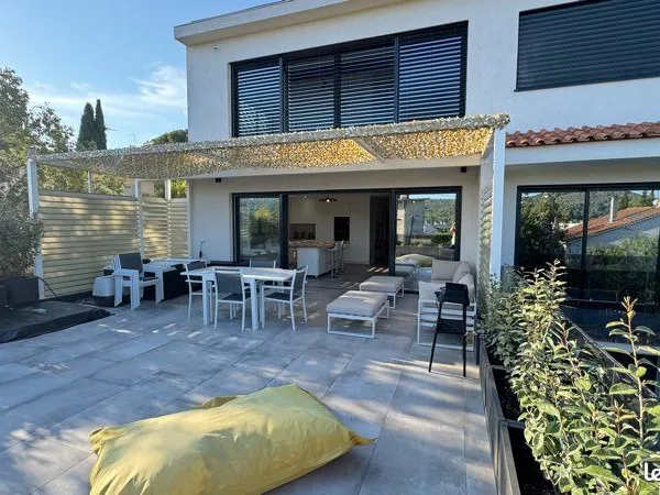 Appartement neuf T4, 130m2 terrasse, jacuzzi aix centre