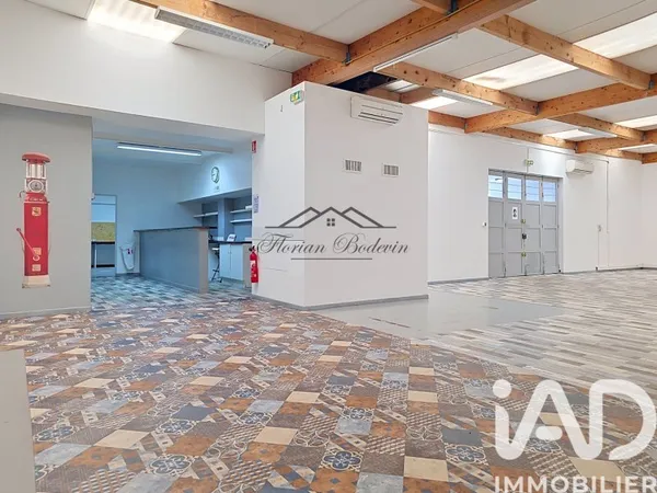 Local commercial 4 pièces 419 m²