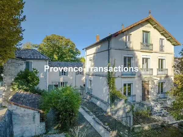 "la Villa des Mimosas" et son parc de 1900m2
