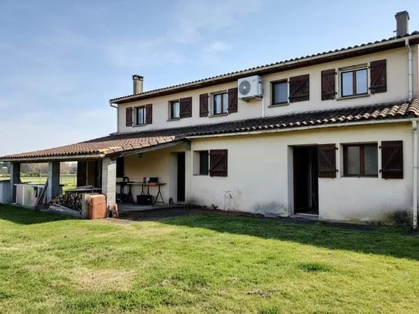 Maison atypique 307 m² - 179 m² habitables - Fort potentiel - Terrain 2,4 ha