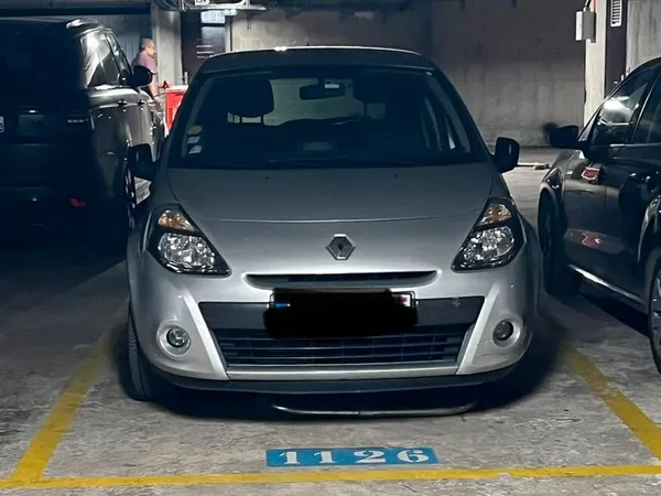 A louer - place dans parking couvert et surveiller la nuit