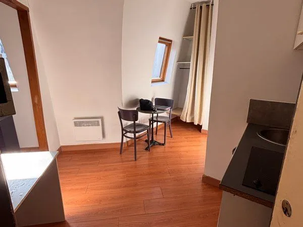 Studio meublé à louer - Paris 8e, derrière la gare Saint-Lazare - Dispo. à partir 01/2027