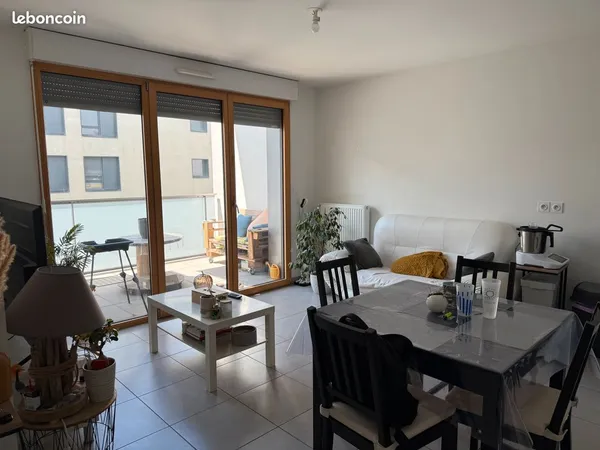 LYON 8e - T3 de 54,54 m² avec loggia et box fermé - 305 000
