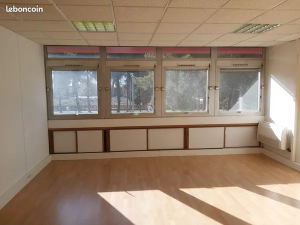 Bureaux climatisés de 71 m²