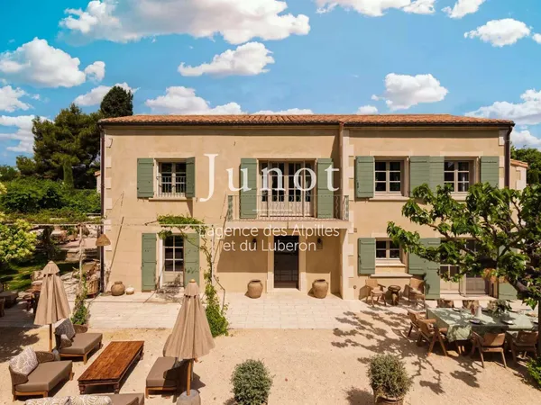 Maison 10 pièces 250 m²