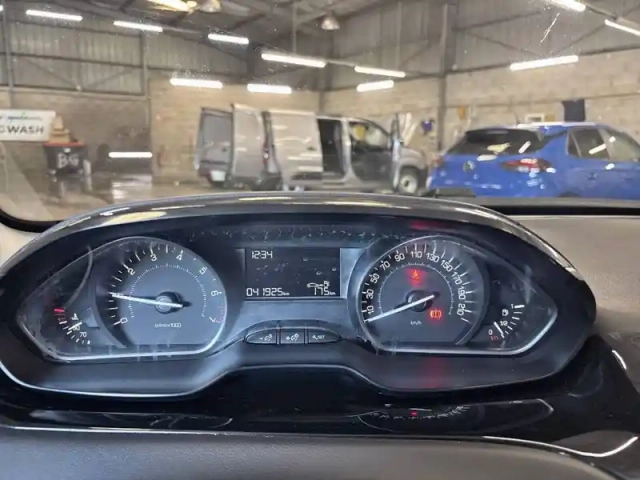 Peugeot 208 puretech 68ch bvm5 — photo 22