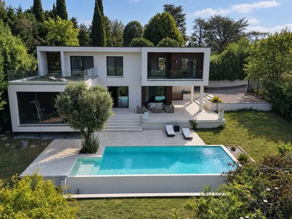 Maison 8 pièces 192 m²
