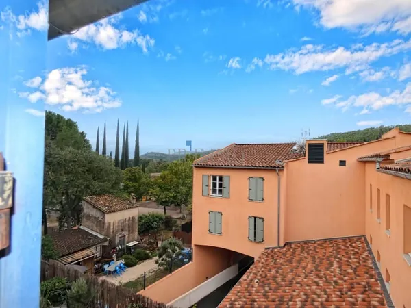 APPARTEMENT DE 53 M2 AU CENTRE DE TARADEAU 98 000 EUROS