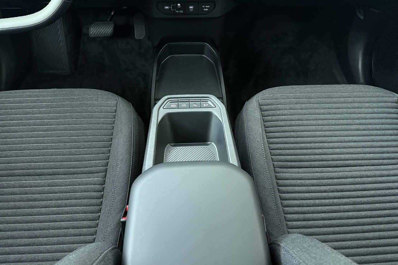Kia EV4 — photo 13