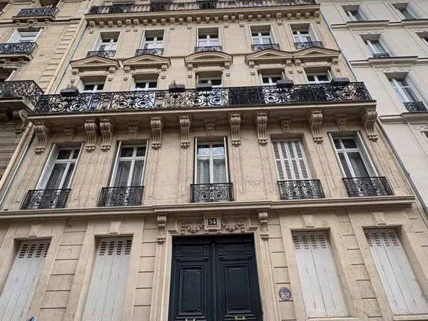 Studio à louer 15m2 Parc Monceau 5e étage sans ascenseur