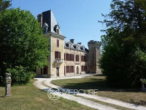 Château 20 pièces 145 m²