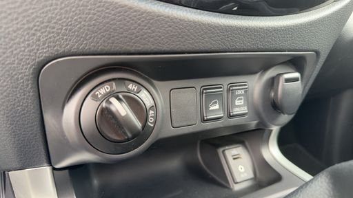 Nissan NP300 Navara 2.3 dCi 160 King Cab 4WD - N-Connecta – 2016 – 71806 km – Diesel – Boîte Manuelle — photo 12