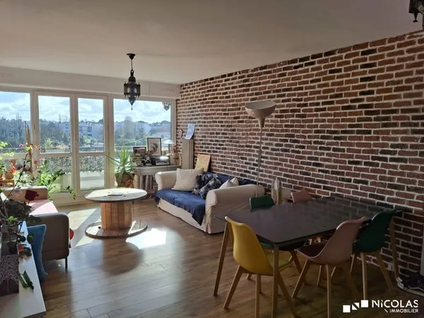 ? APPARTEMENT 5 PIÈCES LUMINEUX AVEC BALCON - 100 m² -