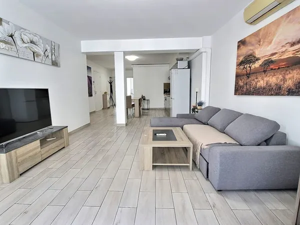 Superbe appartement meublé 4 pièces à louer au coeur d'Avignon