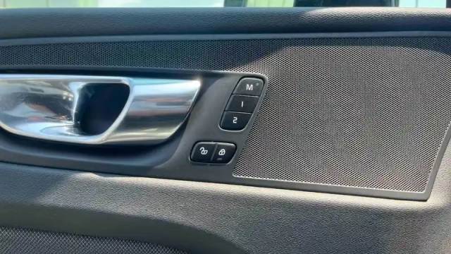 Volvo Xc60 t6 recharge awd 253 ch + 145 ch geartronic 8 — photo 26