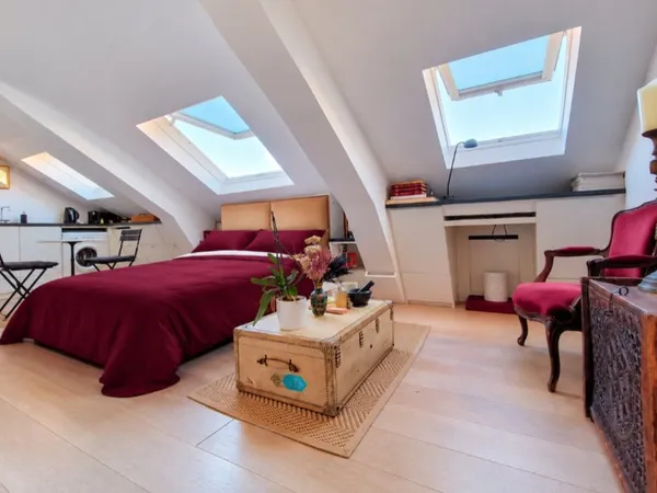 Studio/2 pièces en dernier étage avec ascenseur en plein coeur de Paris