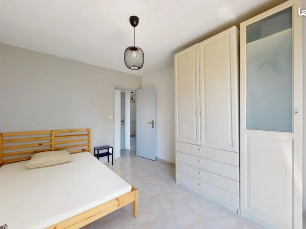 Chambre 5 pièces 97 m²