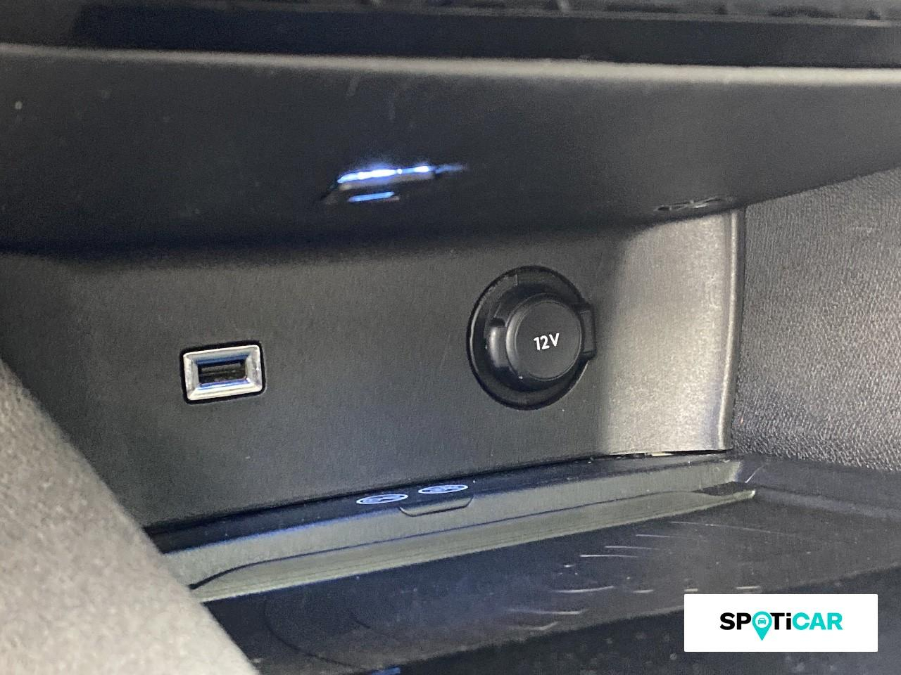Peugeot 3008 hybrid4 300ch gt e-eat8 — photo 16