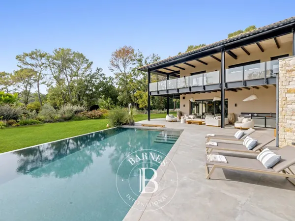 MOUGINS - VILLA CONTEMPORAINE NEUVE - ROYAL GOLF