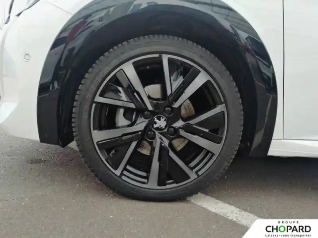 Peugeot 208 puretech 100 s&amp;s eat8 — photo 2