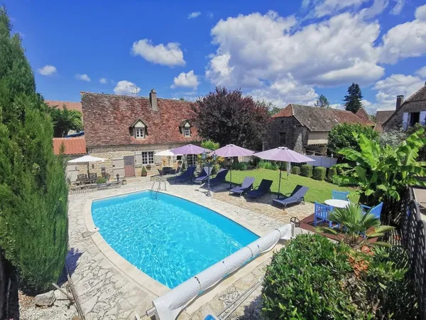 Maison rénovée 3 chambres avec piscine et dépendance
