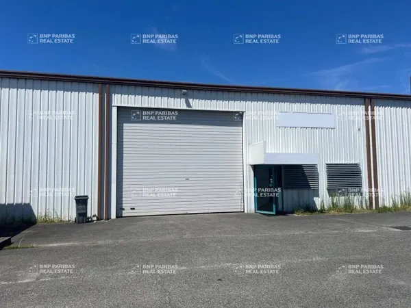 Local d'activité 900 m²