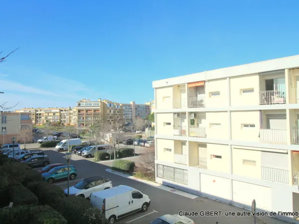 T2/T3 de plus de 50m2 avec terrasse au dernier étage centre-ville de Balaruc-Les-Bains