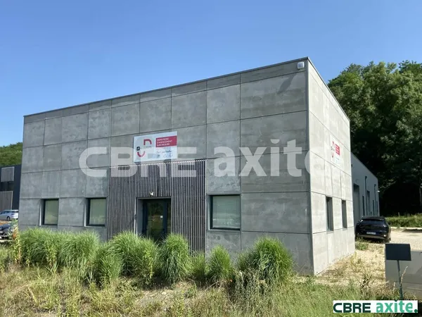 Local d'activité 1146 m²