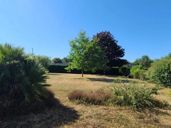 Terrain 740 m²