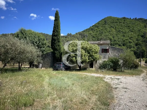 Mas à vendre en campagne dans la région de Nyons