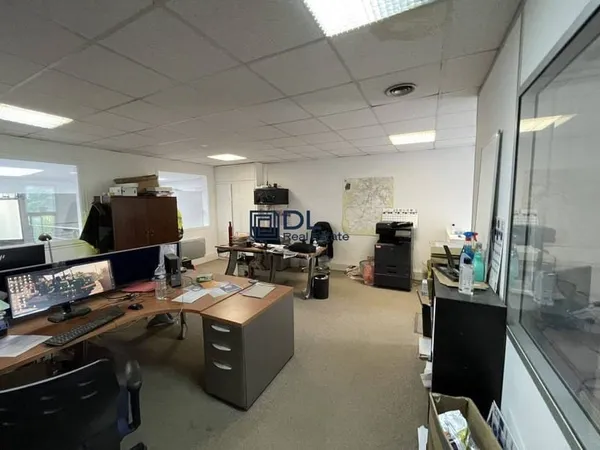 Entrepôt 265 m²
