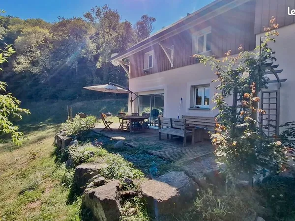 Maison avec jardin non clôturé